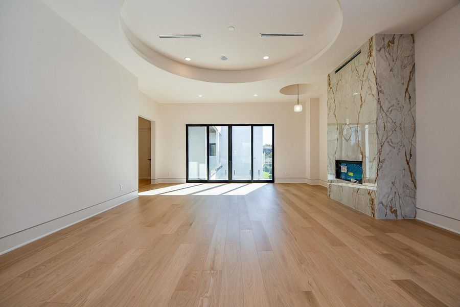 Spacious, unfurnished interior of a new home in , Houston (Image 37).