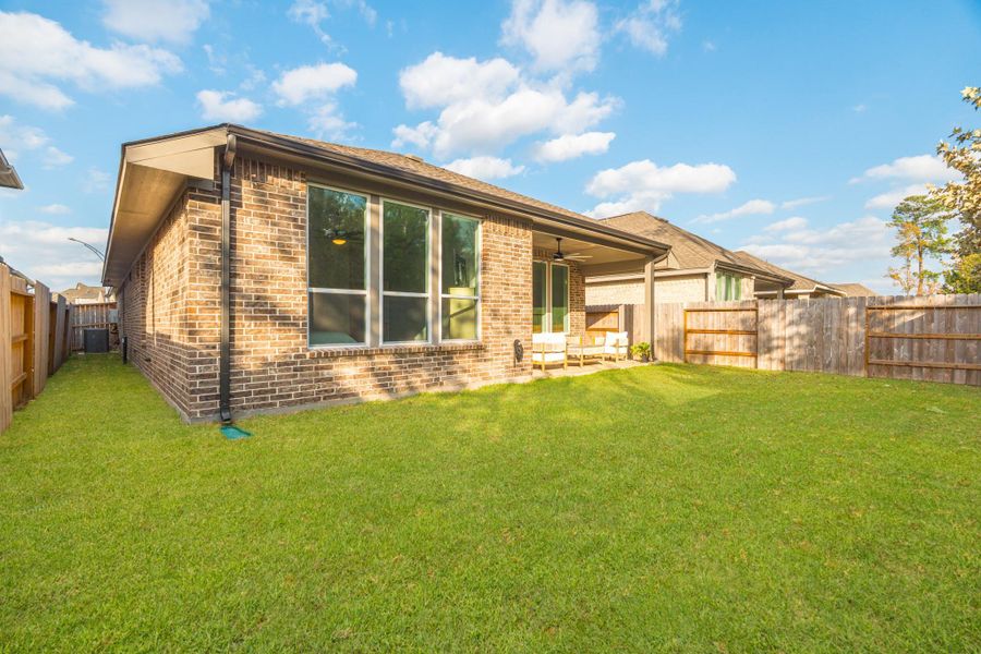 Exterior details and patio area of a home in Grand Central Park, Conroe (Image 26).