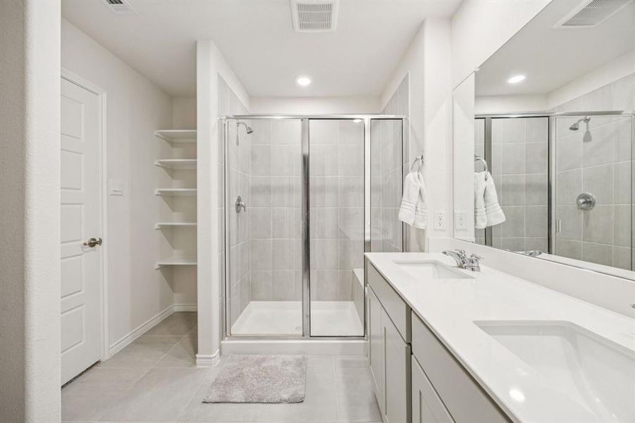 Furnished interior view inside a new home in , Lavon (Image 17).