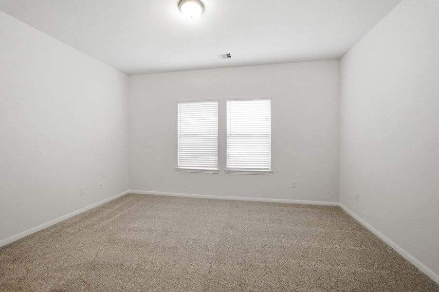 Spacious, unfurnished interior of a new home in Steed Landing, Texas City (Image 11).