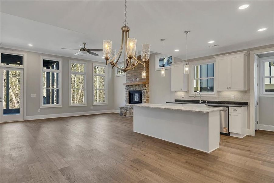 Furnished interior view inside a new home in , Jasper (Image 11).