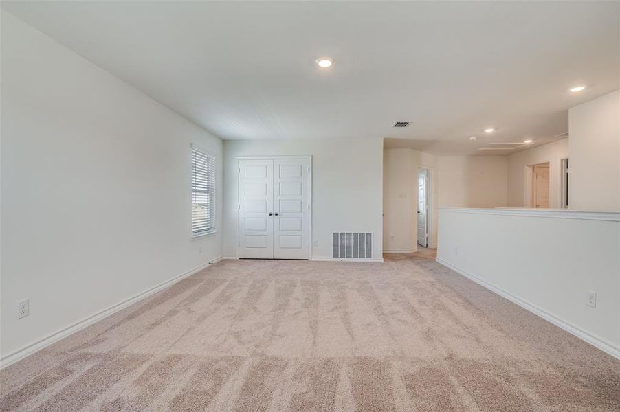 Spacious, unfurnished interior of a new home in Cottonwood Creek, Seagoville (Image 22).