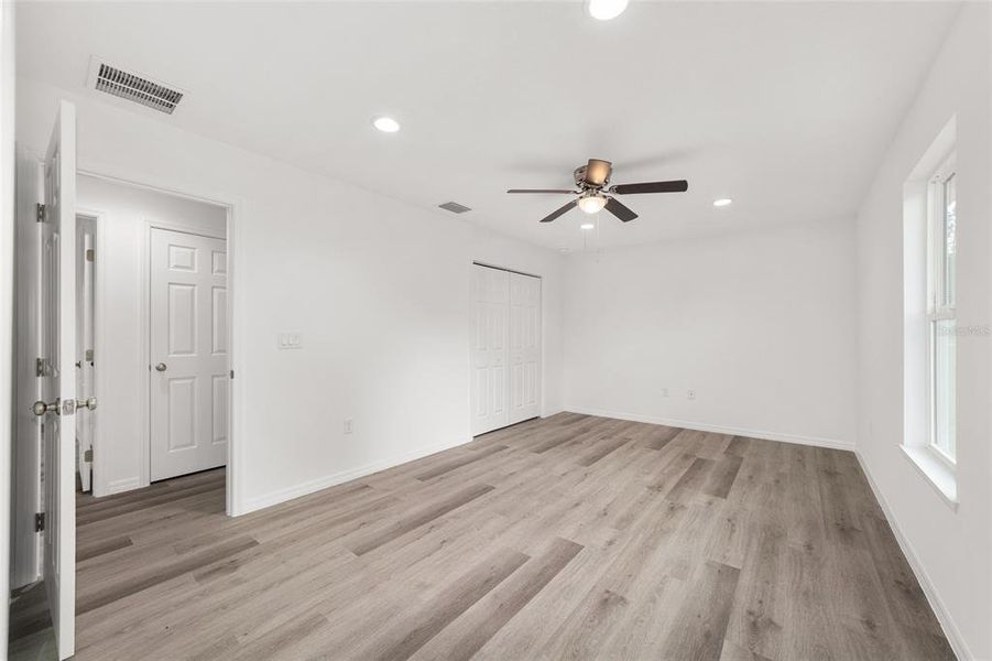 Spacious, unfurnished interior of a new home in , Silver Springs (Image 43).