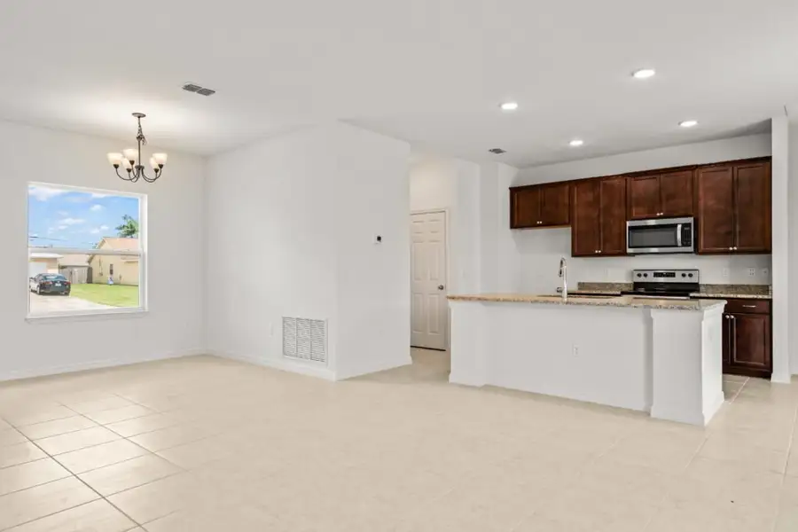 Furnished interior view inside a new home in Cape Coral, Cape Coral (Image 5).