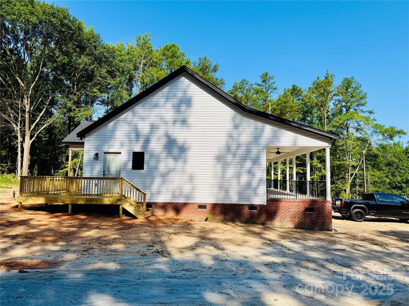 Exterior details and patio area of a home in , Catawba (Image 3).