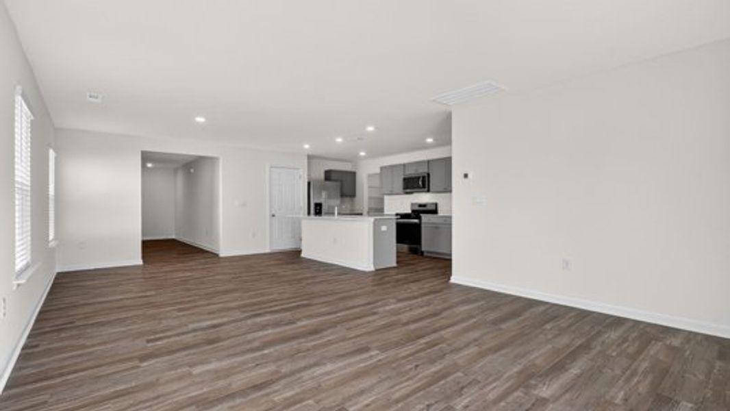 Spacious, unfurnished interior of a new home in Belle Grove, Wendell (Image 18).