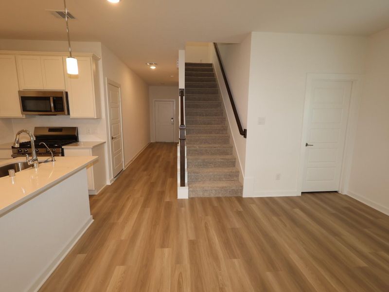 Spacious, unfurnished interior of a new home in Miller's Pond, Rosenberg (Image 27).
