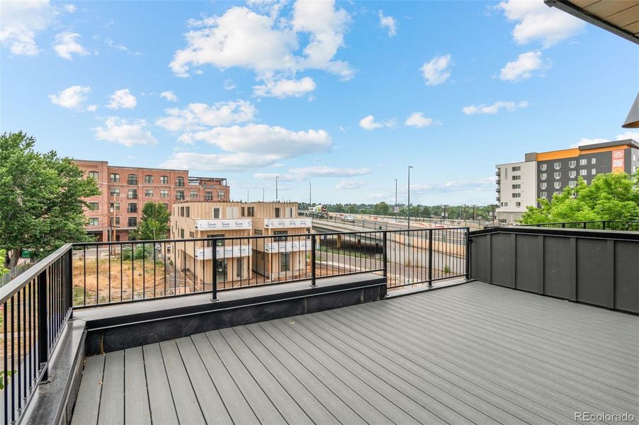 Unobstructed views of the Rockies!