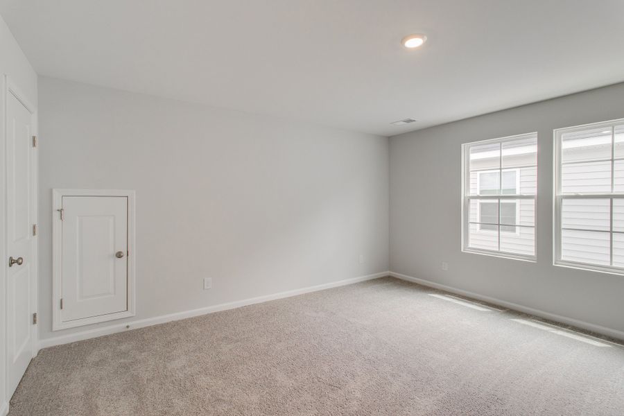 Spacious, unfurnished interior of a new home in Ellington, Elgin (Image 32).