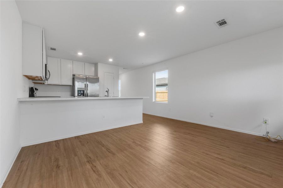 Spacious, unfurnished interior of a new home in Santa Fe, Cleveland (Image 19). Spacious, unfurnished interior of a new home in Santa Fe, Cleveland (Image 19).