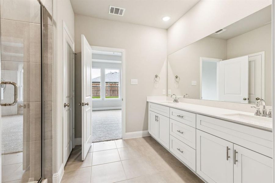 Furnished interior view inside a new home in , Celina (Image 9).