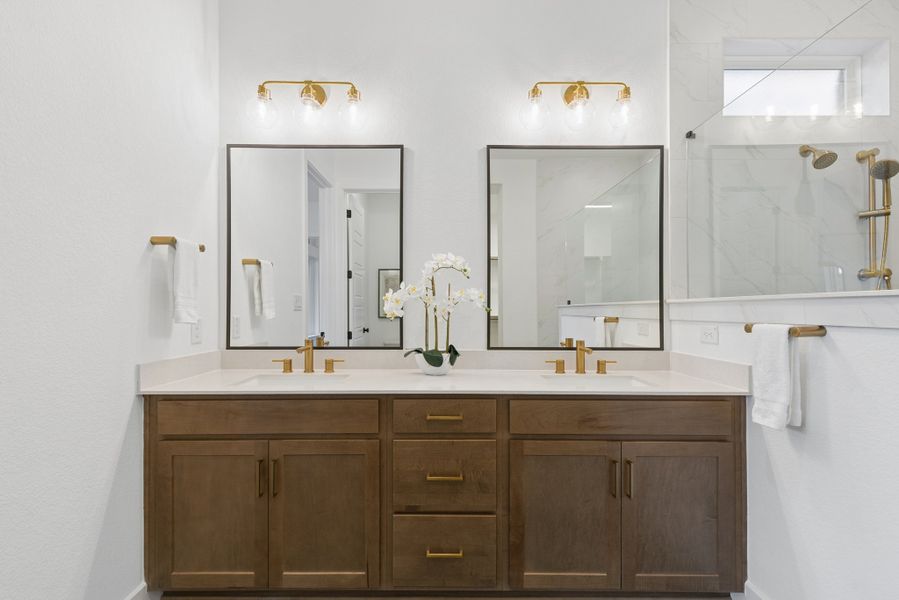 The Beeville - Owner's Bath