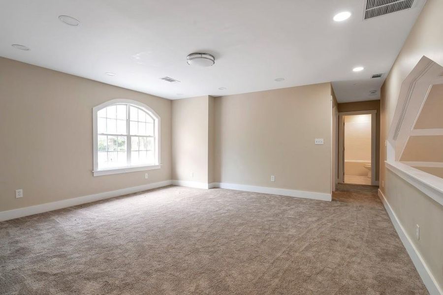 Spacious, unfurnished interior of a new home in , Lula (Image 22).