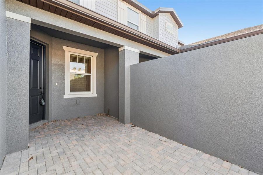 Exterior details and patio area of a home in Villas Del Lago, Lutz (Image 33).