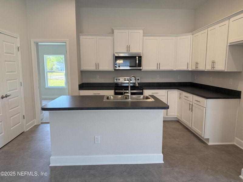 Furnished interior view inside a new home in Summerglen, Jacksonville (Image 8). Furnished interior view inside a new home in Summerglen, Jacksonville (Image 8).