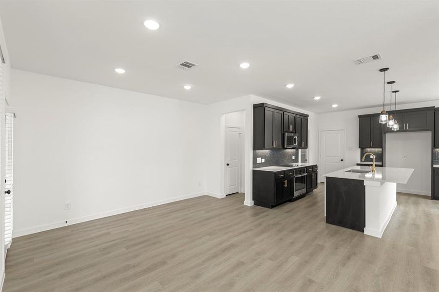 10. 2557 Lost Maples - Dining (3)