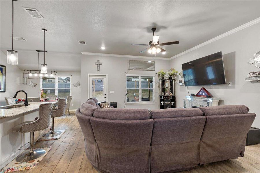 Furnished interior view inside a new home in , Killeen (Image 11).