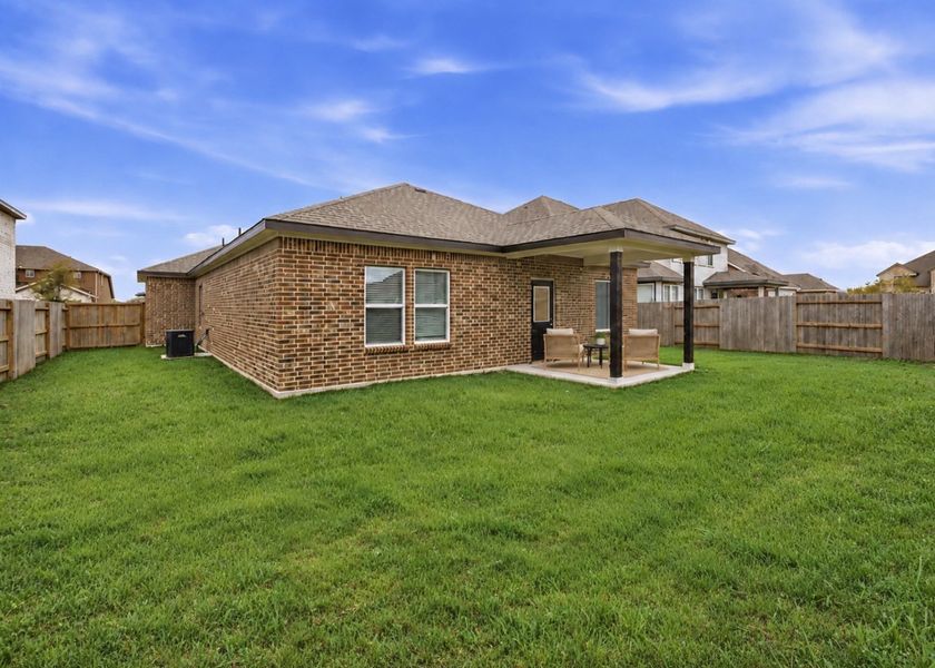 Exterior details and patio area of a home in Massey Oaks, Pearland (Image 28). Exterior details and patio area of a home in Massey Oaks, Pearland (Image 28).