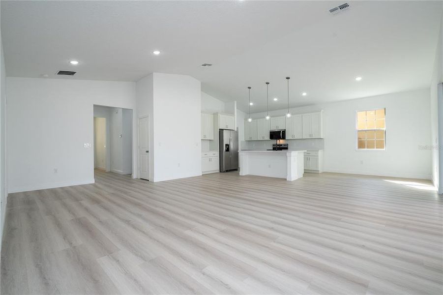 Spacious, unfurnished interior of a new home in , Haines City (Image 54).