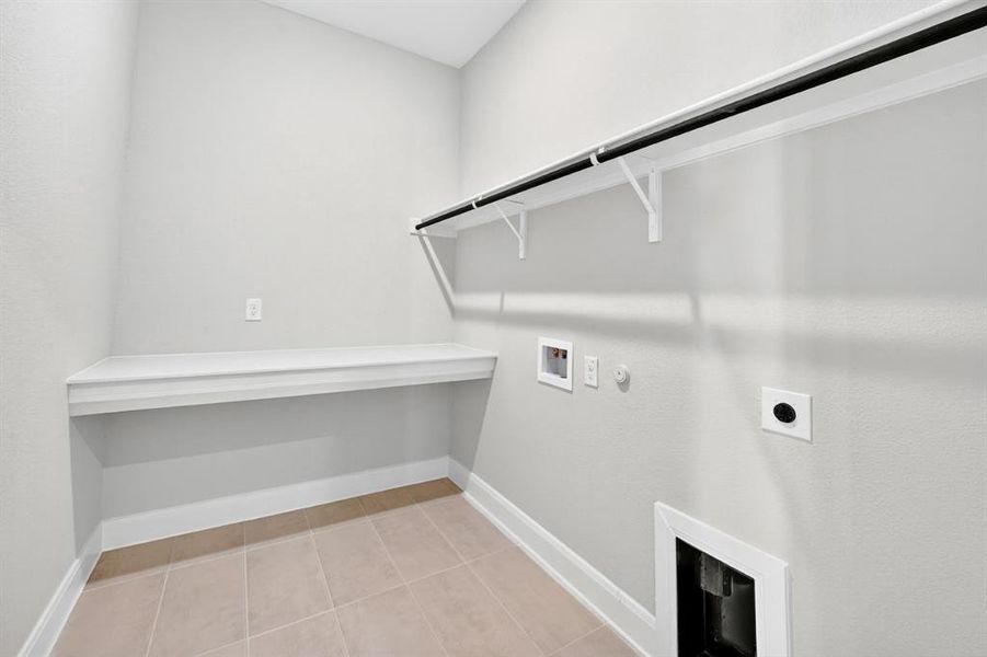 Spacious, unfurnished interior of a new home in Pecan Square - Gardens, Northlake (Image 27). Spacious, unfurnished interior of a new home in Pecan Square - Gardens, Northlake (Image 27).