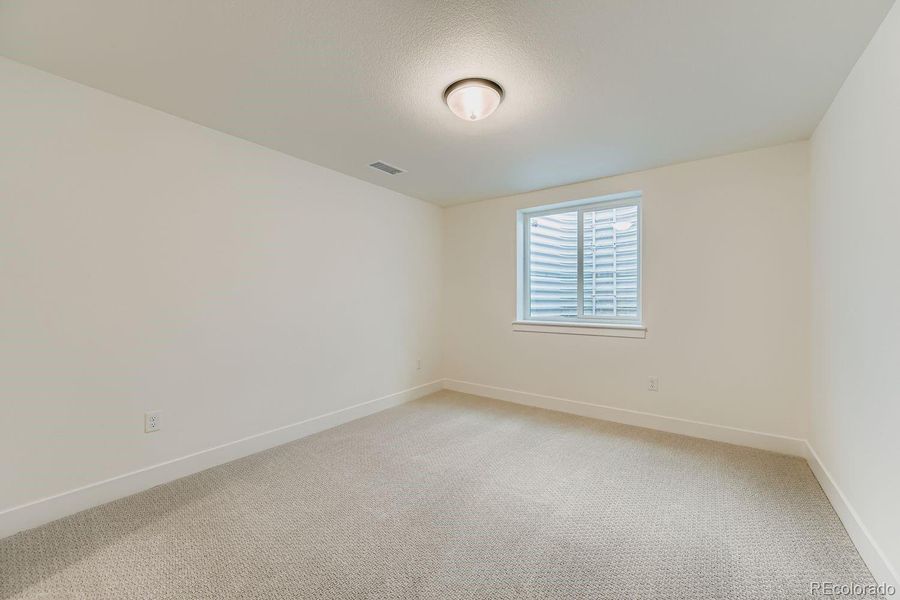 Spacious, unfurnished interior of a new home in Timber Ridge, Colorado Springs (Image 19).