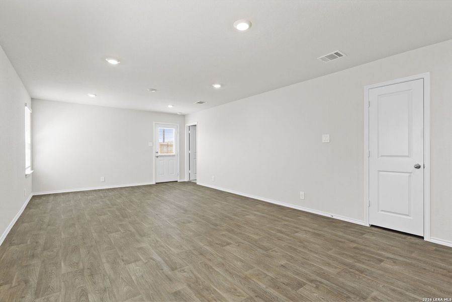 Spacious, unfurnished interior of a new home in Redbird Ranch, San Antonio (Image 17).