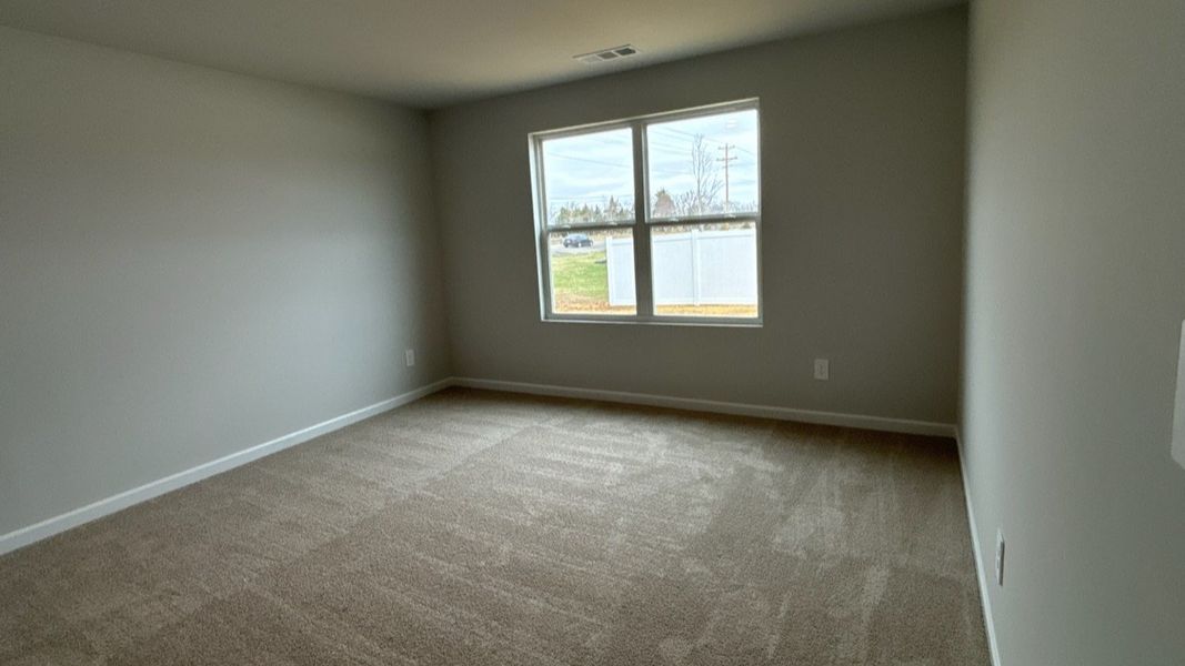 Representative unfurnished interior of a home built from the ARIA by D.R. Horton in Savannah Lakes, Lewisburg (Image 22).