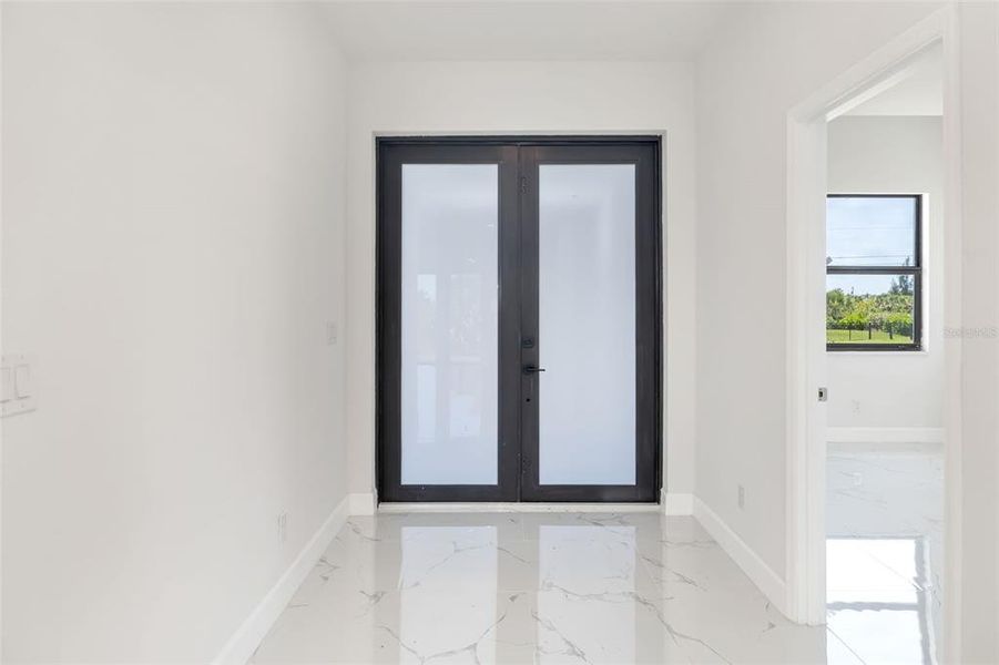 Spacious, unfurnished interior of a new home in , Port Charlotte (Image 39).