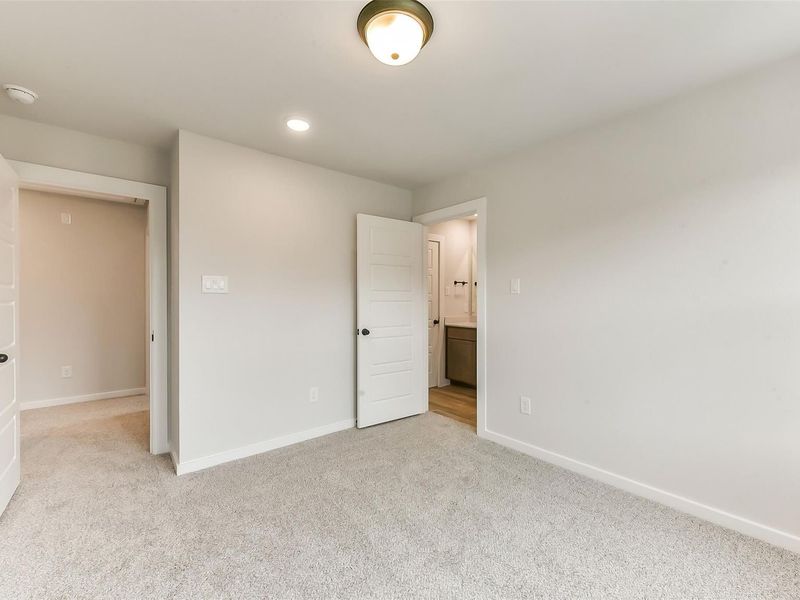 Spacious, unfurnished interior of a new home in Sundance Cove, Crosby (Image 42).