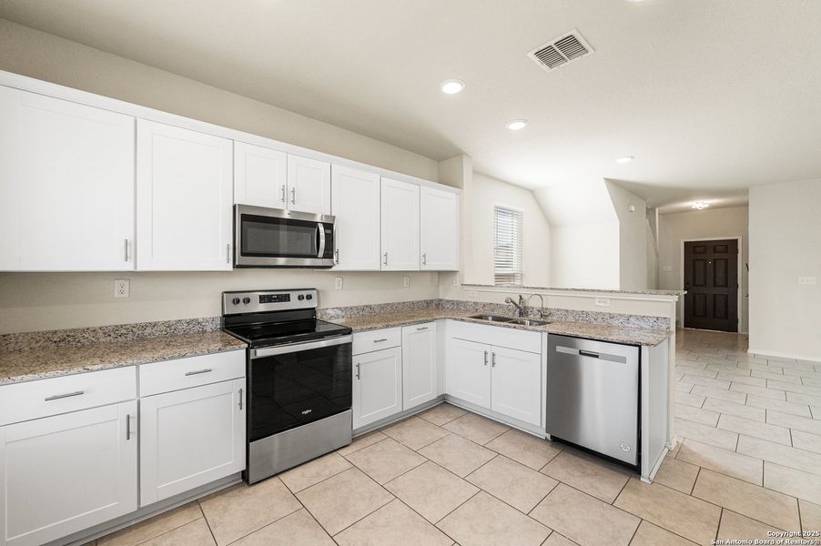 Furnished interior view inside a new home in Cinco Lakes, San Antonio (Image 4). Furnished interior view inside a new home in Cinco Lakes, San Antonio (Image 4).