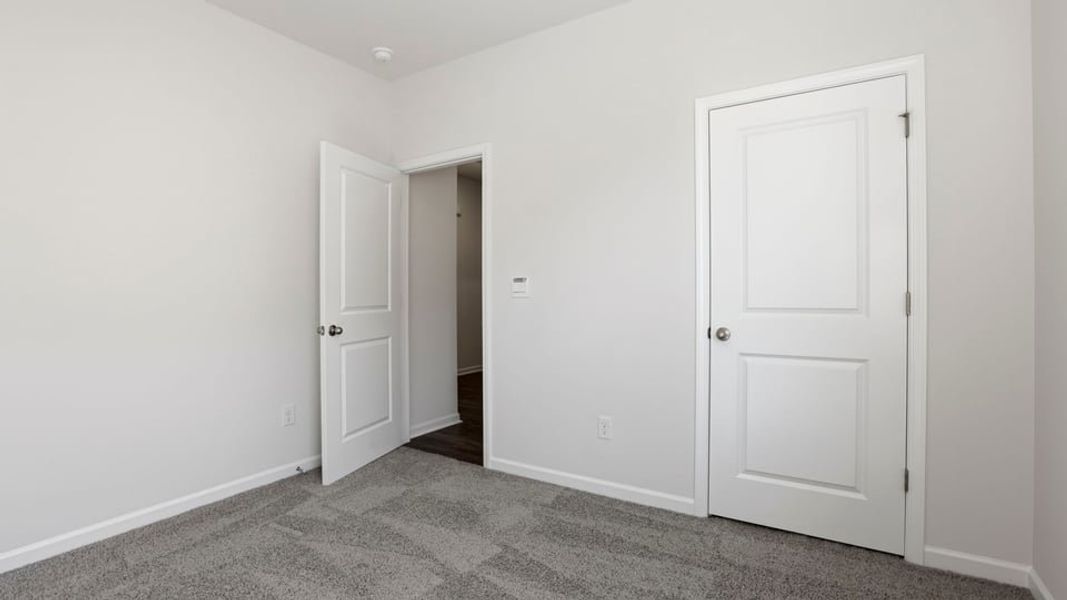Spacious, unfurnished interior of a new home in Sage Grove, Lyman (Image 20).