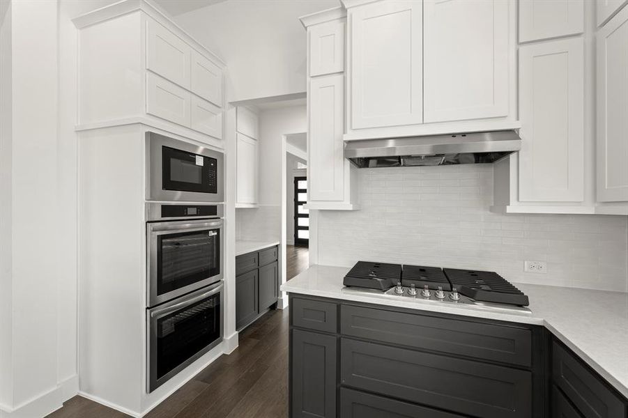12. 713 Golden Galaxy - Kitchen (4)