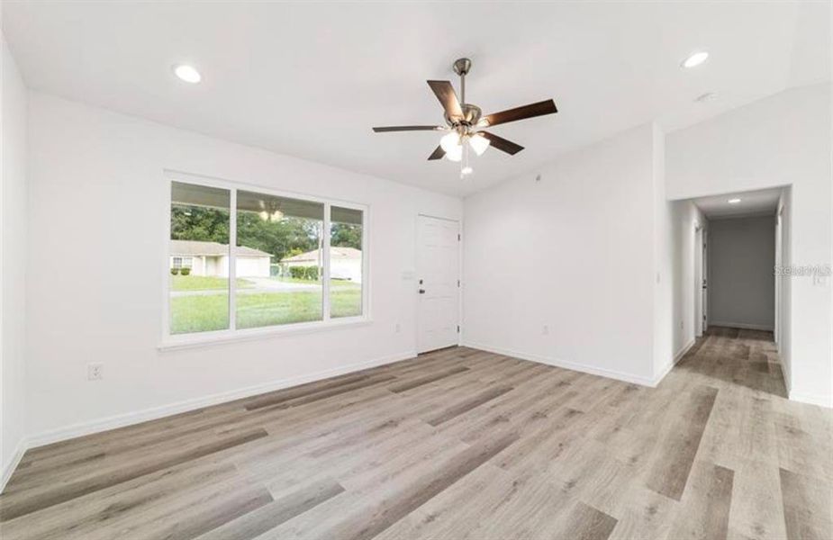 Spacious, unfurnished interior of a new home in , Silver Springs (Image 19).