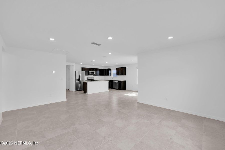 Spacious, unfurnished interior of a new home in Wells Landing, Jacksonville (Image 17).