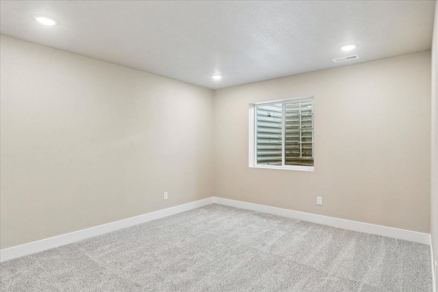 Spacious, unfurnished interior of a new home in The Glen-12, Colorado Springs (Image 16).