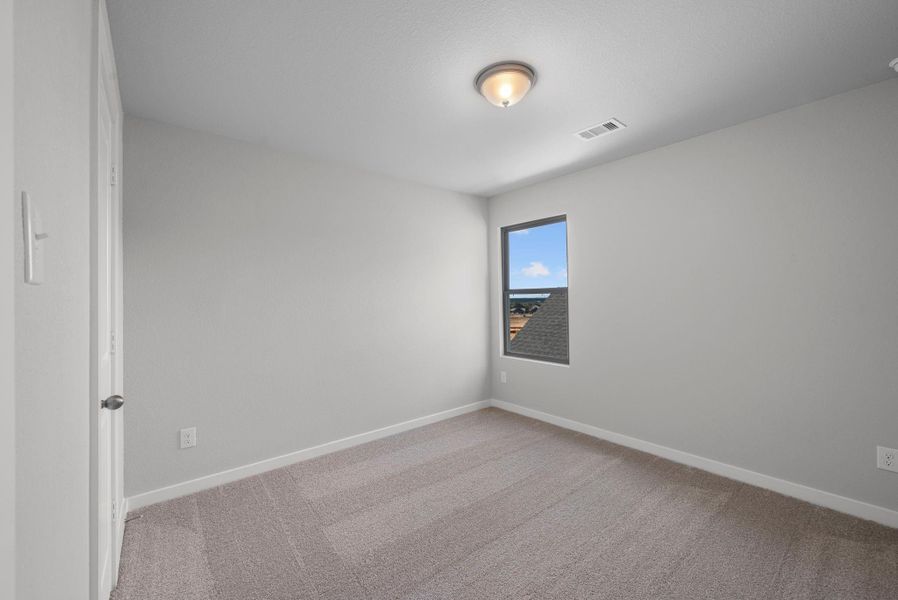 Spacious, unfurnished interior of a new home in Westridge Cove, Conroe (Image 23).