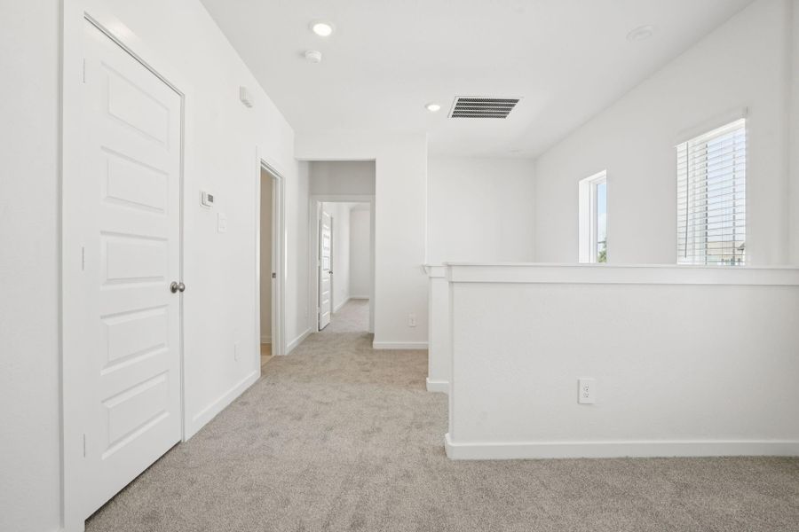 Spacious, unfurnished interior of a new home in Kemah Crossing - City Series, Kemah (Image 40).