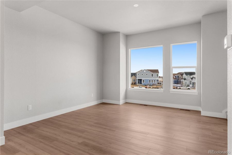Spacious, unfurnished interior of a new home in Dillon Pointe - Skyview, Broomfield (Image 11).