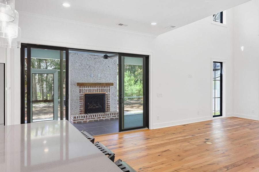 Spacious, unfurnished interior of a new home in , Seabrook (Image 61).