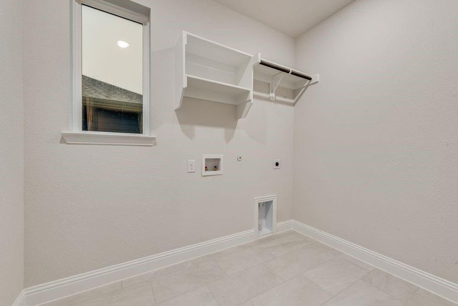 Spacious, unfurnished interior of a new home in Creekside of Crowley, Crowley (Image 21).