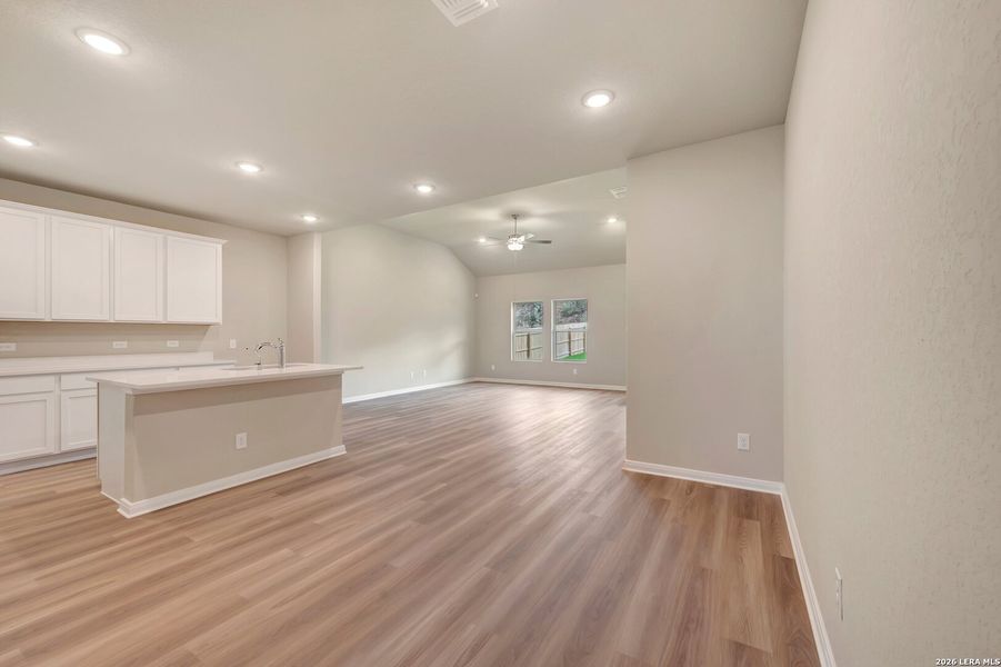 Spacious, unfurnished interior of a new home in Agave, San Antonio (Image 12).