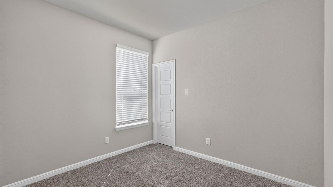 Representative unfurnished interior of a home built from the Valley Spring by D.R. Horton in Lakeview Pointe, Midlothian (Image 31).