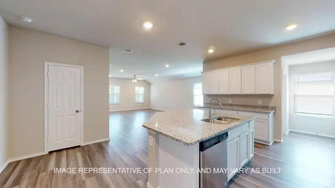 Furnished interior view inside a new home in Park Meadows, Lorena (Image 9).