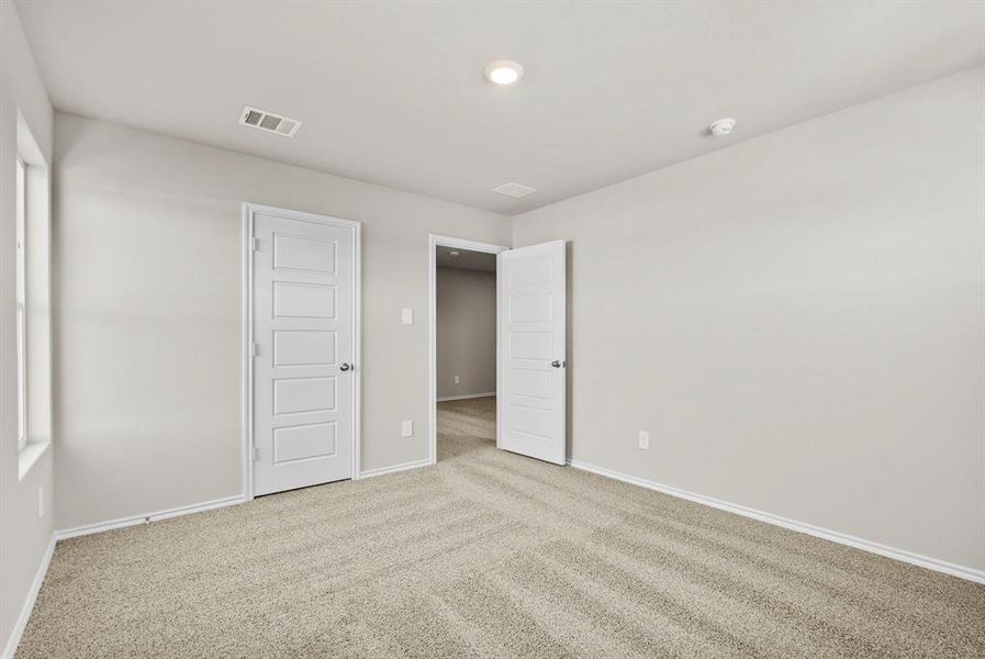 Spacious, unfurnished interior of a new home in Orchard Village, Fort Worth (Image 27).