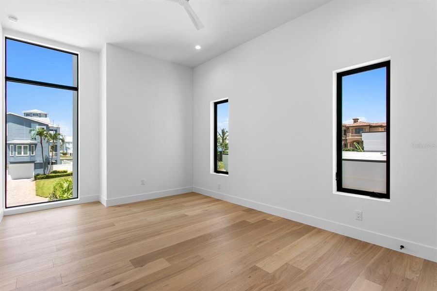 Spacious, unfurnished interior of a new home in , Tierra Verde (Image 47).