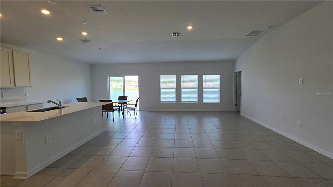 Spacious, unfurnished interior of a new home in , Kissimmee (Image 15).
