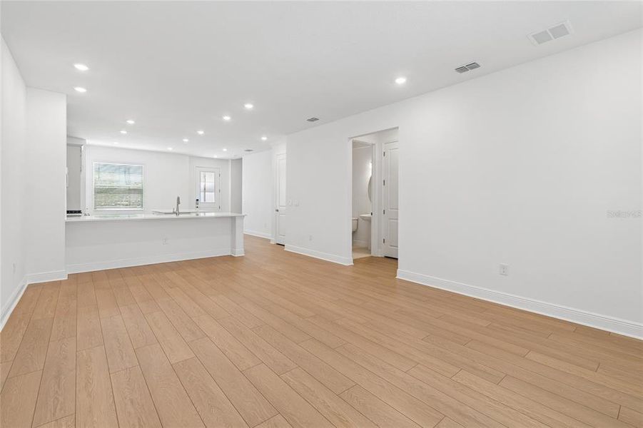 Spacious, unfurnished interior of a new home in SeaFlower, Bradenton (Image 21).