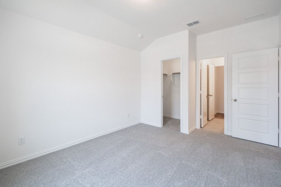 Spacious, unfurnished interior of a new home in Chalk Hill, Celina (Image 21).