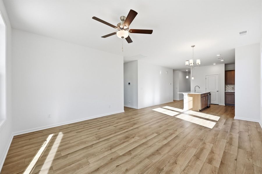 Spacious, unfurnished interior of a new home in Edgefield, Loris (Image 16).