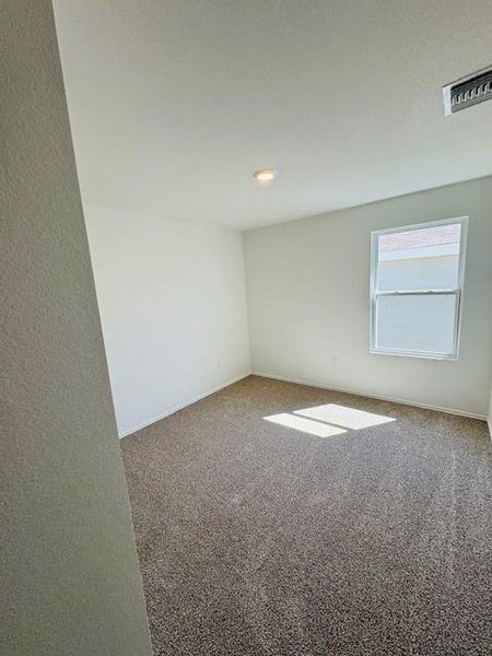 Spacious, unfurnished interior of a new home in Durango, Mustang Ridge (Image 6).